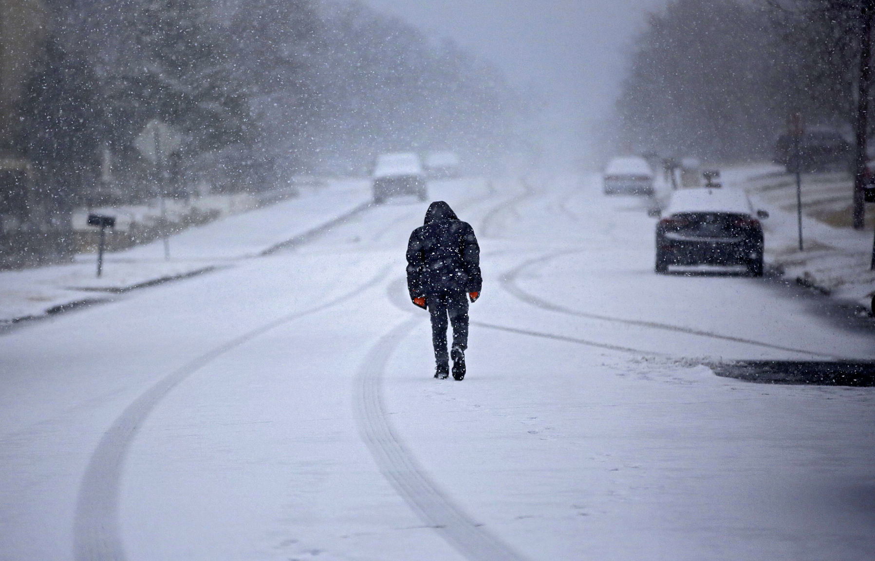 Snow falls on Tulsa area, northeast Oklahoma